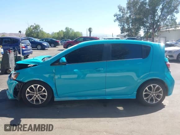 2020 Chevrolet Sonic LT z VIN 1G1JD6SB9L4101926, wystawiony jako IAAI lot #42853614 z przebiegiem 71 732 mil mil oraz . Historia ofert i sprzedaży dostępna na DreamBid. Obrazek 14.