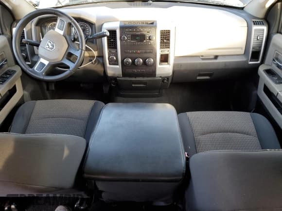 ✅ 2010 Dodge 1500 SLT • VIN: 1D7RV1GPXAS120546 • Lot: 87208604. Wystawiony na Copart z przebiegiem 182 950 mil. Bezpłatny archiwum sprzedaży aukcyjnych z USA i szczegółowy raport historii pojazdu na DreamBid. Zdjęcie 8.