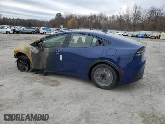 2025 Toyota Prius SE z VIN JTDACACU8S3040893, wystawiony jako Copart lot #52588625 z przebiegiem Nie podano mil oraz Szkoda całkowita • Salvage title. Historia ofert i sprzedaży dostępna na DreamBid. Obrazek 2.