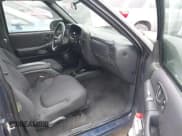 ✅ 2004 Chevrolet S-10 LS • VIN: 1GCDT13X54K140210 • Lot: 37404398. Wystawiony na IAAI z przebiegiem 122 136 mil. Bezpłatny archiwum sprzedaży aukcyjnych z USA i szczegółowy raport historii pojazdu na DreamBid. Zdjęcie 5.