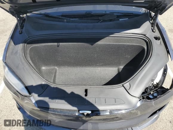 ✅ 2022 Tesla Model X • VIN: 7SAXCDE53NF337002 • Lot: 70912525. Wystawiony na Copart z przebiegiem Nie podano. Bezpłatny archiwum sprzedaży aukcyjnych z USA i szczegółowy raport historii pojazdu na DreamBid. Zdjęcie 12.