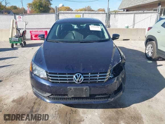 ✅ 2015 Volkswagen Passat SE • VIN: 1VWBV7A33FC072939 • Lot: 43613198. Wystawiony na IAAI z przebiegiem 136 683 mil. Bezpłatny archiwum sprzedaży aukcyjnych z USA i szczegółowy raport historii pojazdu na DreamBid. Zdjęcie 12.