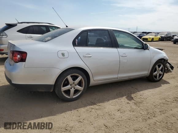 ✅ 2010 Volkswagen Jetta Limited Edition • VIN: 3VWAZ7AJ9AM101205 • Lot: 67608335. Wystawiony na Copart z przebiegiem 152 137 mil. Bezpłatny archiwum sprzedaży aukcyjnych z USA i szczegółowy raport historii pojazdu na DreamBid. Zdjęcie 3.