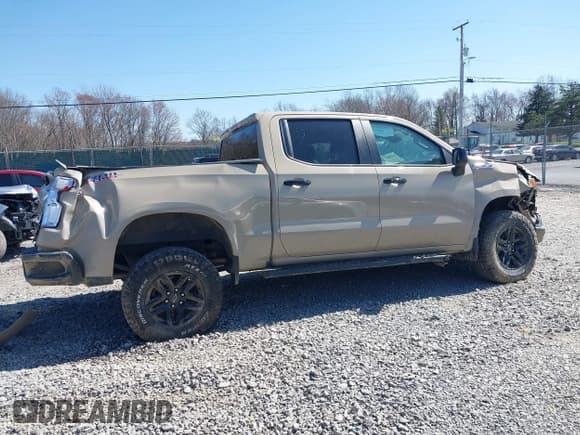 ✅ 2022 Chevrolet Silverado 1500 LT Trail Boss • VIN: 3GCUDFED1NG689442 • Lot: 41994642. Wystawiony na IAAI z przebiegiem 26 598 mil. Bezpłatny archiwum sprzedaży aukcyjnych z USA i szczegółowy raport historii pojazdu na DreamBid. Zdjęcie 14.