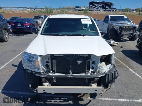 ✅ 2011 Toyota Tacoma • VIN: 5TFTX4CN4BX002786 • Lot: 42077964. Listed on IAAI with 204,824 mi. Free auction sales archive from the USA and detailed vehicle history report at DreamBid. Image 13.