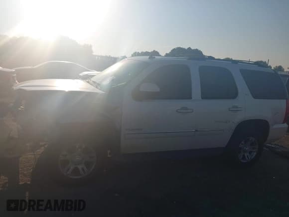 ✅ 2011 GMC Yukon SLT • VIN: 1GKS1CE07BR126889 • Lot: 43217851. Listed on IAAI with 283,309 mi. Free auction sales archive from the USA and detailed vehicle history report at DreamBid. Image 15.