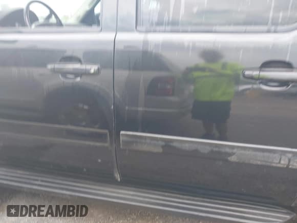 ✅ 2011 Chevrolet Suburban LT • VIN: 1GNSKJE39BR320788 • Lot: 42386595. Listed on IAAI with 223,550 mi. Free auction sales archive from the USA and detailed vehicle history report at DreamBid. Image 14.