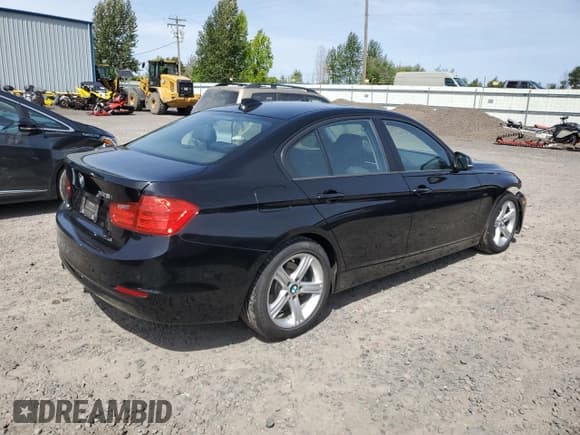 ✅ 2015 BMW 3 Series 328i • VIN: WBA3A5G58FNS91316 • Lot: 58041235. Wystawiony na Copart z przebiegiem 65 144 mil. Bezpłatny archiwum sprzedaży aukcyjnych z USA i szczegółowy raport historii pojazdu na DreamBid. Zdjęcie 3.