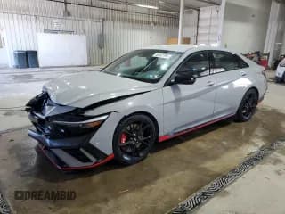 ✅ 2025 Hyundai Elantra • VIN: KMHLW4DK3SU023844 • Лот: 50262795. Опубликован ранее на Copart с пробегом 5 028 миль. Бесплатный доступ к архиву аукционных продаж из США и подробный отчёт об истории автомобиля на DreamBid. Изображение 1.