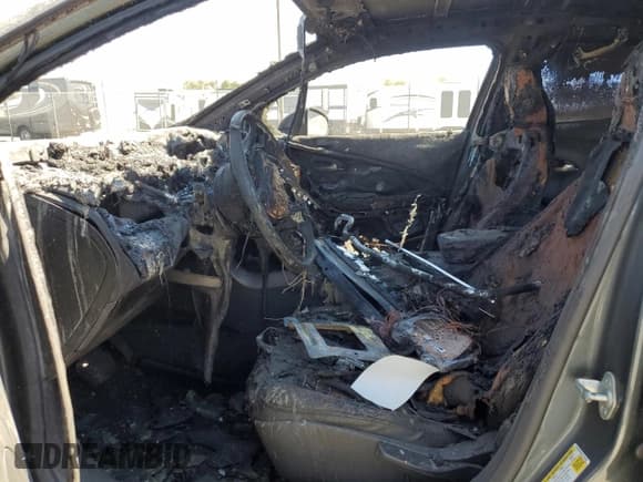 ✅ 2013 Chevrolet Volt • VIN: 1G1RF6E4XDU100358 • Lot: 68116934. Wystawiony na Copart z przebiegiem Nie podano. Bezpłatny archiwum sprzedaży aukcyjnych z USA i szczegółowy raport historii pojazdu na DreamBid. Zdjęcie 7.