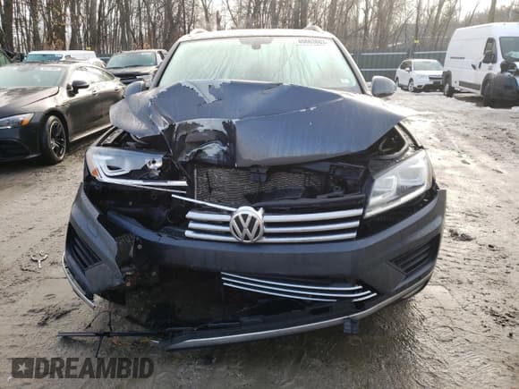 ✅ 2015 Volkswagen Touareg Executive • VIN: WVGEP9BP7FD007427 • Лот: 40663883. Опубликован ранее на Copart с пробегом 151 271 миль. Бесплатный доступ к архиву аукционных продаж из США и подробный отчёт об истории автомобиля на DreamBid. Изображение 5.