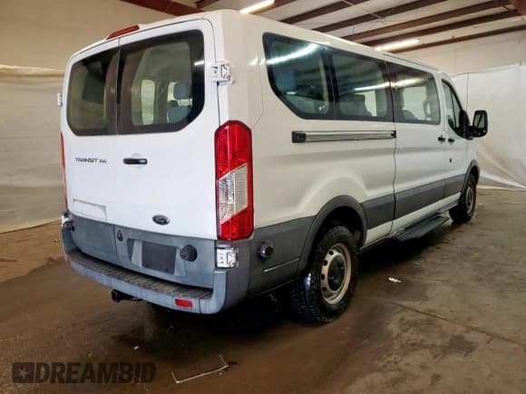 ✅ 2017 Ford Transit XL • VIN: 1FBZX2YM4HKA62463 • Lot: 82136685. Wystawiony na Copart z przebiegiem 50 321 mil. Bezpłatny archiwum sprzedaży aukcyjnych z USA i szczegółowy raport historii pojazdu na DreamBid. Zdjęcie 3.