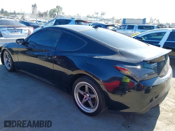 ✅ 2010 Hyundai Genesis Coupe Premium • VIN: KMHHT6KD6AU031014 • Lot: 42684590. Wystawiony na IAAI z przebiegiem 238 579 mil. Bezpłatny archiwum sprzedaży aukcyjnych z USA i szczegółowy raport historii pojazdu na DreamBid. Zdjęcie 3.