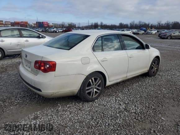 ✅ 2005 Volkswagen Jetta 2.5L • VIN: 3VWSF71K95M635302 • Lot: 58526935. Listed on Copart with 125,829 mi. Free auction sales archive from the USA and detailed vehicle history report at DreamBid. Image 3.
