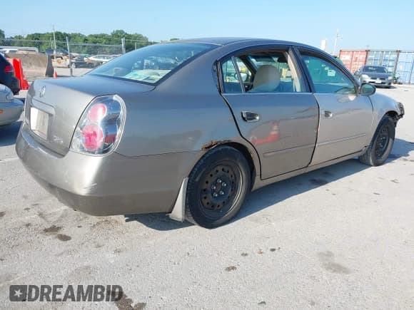 ✅ 2005 Nissan Altima 2.5 • VIN: 1N4AL11D25N431927 • Lot: 42712873. Listed on IAAI with 216,927 mi. Free auction sales archive from the USA and detailed vehicle history report at DreamBid. Image 4.