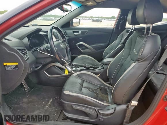 ✅ 2015 Hyundai Veloster Turbo • VIN: KMHTC6AE4FU236455 • Lot: 63483755. Wystawiony na Copart z przebiegiem 110 607 mil. Bezpłatny archiwum sprzedaży aukcyjnych z USA i szczegółowy raport historii pojazdu na DreamBid. Zdjęcie 7.