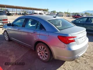 ✅ 2013 Chrysler 200 Touring • VIN: 1C3CCBBB8DN649704 • Лот: 43524318. Опубликован ранее на IAAI с пробегом 221 406 миль. Бесплатный доступ к архиву аукционных продаж из США и подробный отчёт об истории автомобиля на DreamBid. Изображение 3.