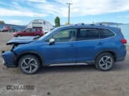 ✅ 2022 Subaru Forester Touring • VIN: JF2SKARCXNH504720 • Lot: 43389059. Wystawiony na IAAI z przebiegiem 19 729 mil. Bezpłatny archiwum sprzedaży aukcyjnych z USA i szczegółowy raport historii pojazdu na DreamBid. Zdjęcie 14.