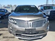 ✅ 2017 Lincoln MKC Select • VIN: 5LMCJ2C99HUL56055 • Лот: 43411675. Опубликован ранее на IAAI с пробегом 28 532 миль. Бесплатный доступ к архиву аукционных продаж из США и подробный отчёт об истории автомобиля на DreamBid. Изображение 6.