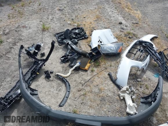 ✅ 2018 Ford Transit • VIN: 1FDBF8ZM2JKA80656 • Lot: 42393012. Wystawiony na IAAI z przebiegiem 132 570 mil. Bezpłatny archiwum sprzedaży aukcyjnych z USA i szczegółowy raport historii pojazdu na DreamBid. Zdjęcie 12.