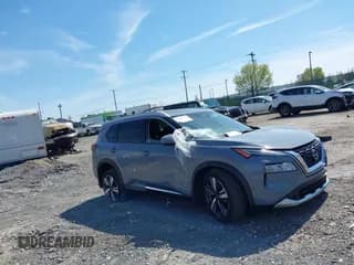 ✅ 2023 Nissan Rogue Platinum • VIN: JN8BT3DD3PW313036 • Lot: 42102255. Wystawiony na IAAI z przebiegiem Nie podano. Bezpłatny archiwum sprzedaży aukcyjnych z USA i szczegółowy raport historii pojazdu na DreamBid. Zdjęcie 1.