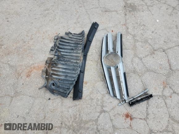 ✅ 2013 Mercedes-Benz C 300 Sport • VIN: WDDGF8AB6DR283491 • Lot: 71038585. Wystawiony na Copart z przebiegiem 126 719 mil. Bezpłatny archiwum sprzedaży aukcyjnych z USA i szczegółowy raport historii pojazdu na DreamBid. Zdjęcie 12.