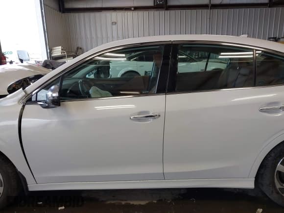 ✅ 2022 Subaru Legacy Touring XT • VIN: 4S3BWGP63N3003040 • Lot: 42385080. Wystawiony na IAAI z przebiegiem 25 199 mil. Bezpłatny archiwum sprzedaży aukcyjnych z USA i szczegółowy raport historii pojazdu na DreamBid. Zdjęcie 15.