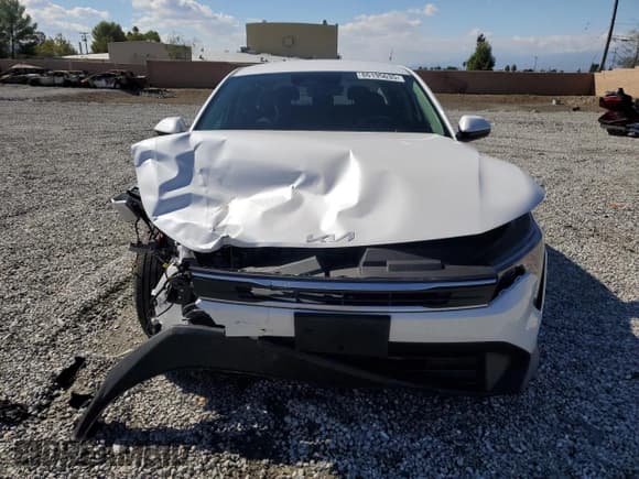 ✅ 2025 Kia K4 LXS • VIN: 3KPFT4DE8SE193491 • Лот: 86195635. Опубликован ранее на Copart с пробегом 697 миль. Бесплатный доступ к архиву аукционных продаж из США и подробный отчёт об истории автомобиля на DreamBid. Изображение 5.