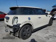 ✅ 2022 MINI Hardtop Cooper S • VIN: WMW53DH08N2P69508 • Lot: 66409995. Wystawiony na Copart z przebiegiem 25 000 mil. Bezpłatny archiwum sprzedaży aukcyjnych z USA i szczegółowy raport historii pojazdu na DreamBid. Zdjęcie 3.