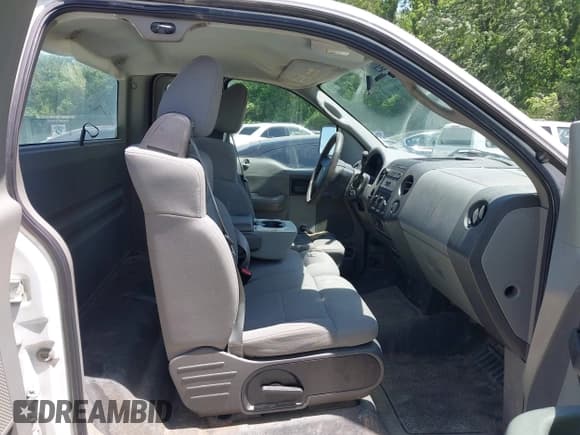 ✅ 2004 Ford F-150 XL • VIN: 1FTRF12W74NC21150 • Лот: 42270683. Опубликован ранее на IAAI с пробегом 242 106 миль. Бесплатный доступ к архиву аукционных продаж из США и подробный отчёт об истории автомобиля на DreamBid. Изображение 8.