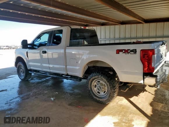 ✅ 2017 Ford F-250 XL • VIN: 1FT7X2B65HEF34228 • Lot: 91735595. Wystawiony na Copart z przebiegiem 200 203 mil. Bezpłatny archiwum sprzedaży aukcyjnych z USA i szczegółowy raport historii pojazdu na DreamBid. Zdjęcie 2.