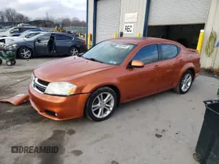 ✅ 2011 Dodge Avenger Heat • VIN: 1B3BD1FG1BN575190 • Лот: 80925964. Опубликован ранее на Copart с пробегом 111 624 миль. Бесплатный доступ к архиву аукционных продаж из США и подробный отчёт об истории автомобиля на DreamBid. Изображение 1.