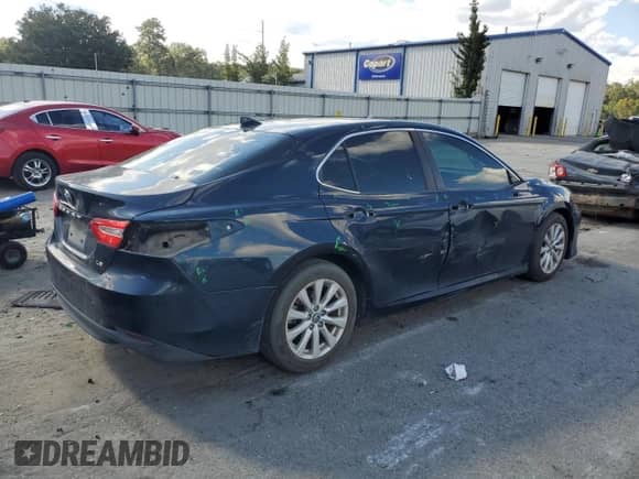 2019 Toyota Camry LE z VIN 4T1B11HK6KU842124, wystawiony jako Copart lot #83793575 z przebiegiem 194 095 mil mil oraz Szkoda całkowita • Salvage title. Historia ofert i sprzedaży dostępna na DreamBid. Obrazek 3.