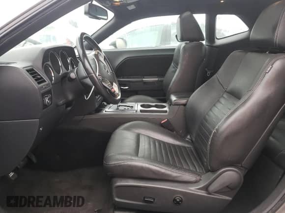 2011 Dodge Challenger R/T z VIN 2B3CJ5DT5BH590837, wystawiony jako Copart lot #72770514 z przebiegiem 226 167 mil mil oraz Szkoda całkowita • Salvage title. Historia ofert i sprzedaży dostępna na DreamBid. Obrazek 7.