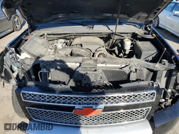 ✅ 2013 Chevrolet Suburban LT • VIN: 1GNSKJE78DR282704 • Lot: 81809584. Wystawiony na Copart z przebiegiem Nie podano. Bezpłatny archiwum sprzedaży aukcyjnych z USA i szczegółowy raport historii pojazdu na DreamBid. Zdjęcie 12.