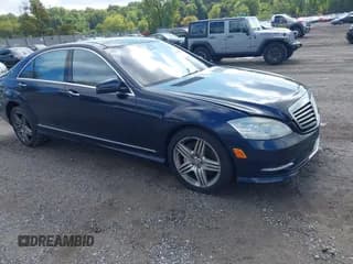 ✅ 2013 Mercedes-Benz S 550 • VIN: WDDNG9EBXDA499055 • Лот: 43236503. Опубликован ранее на IAAI с пробегом 106 244 миль. Бесплатный доступ к архиву аукционных продаж из США и подробный отчёт об истории автомобиля на DreamBid. Изображение 1.