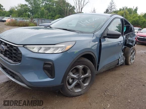 ✅ 2025 Ford Escape ST-Line • VIN: 1FMCU9MN2SUA51406 • Лот: 43022012. Опубликован ранее на IAAI с пробегом 1 618 миль. Бесплатный доступ к архиву аукционных продаж из США и подробный отчёт об истории автомобиля на DreamBid. Изображение 2.