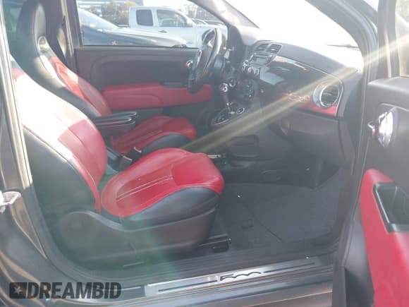 ✅ 2015 FIAT 500 Abarth • VIN: 3C3CFFJH9FT508518 • Лот: 41754653. Опубликован ранее на IAAI с пробегом 153 011 миль. Бесплатный доступ к архиву аукционных продаж из США и подробный отчёт об истории автомобиля на DreamBid. Изображение 5.