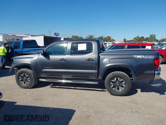 ✅ 2017 Toyota Tacoma SR5 • VIN: 3TMCZ5AN3HM055741 • Lot: 43582879. Listed on IAAI with 54,770 mi. Free auction sales archive from the USA and detailed vehicle history report at DreamBid. Image 15.