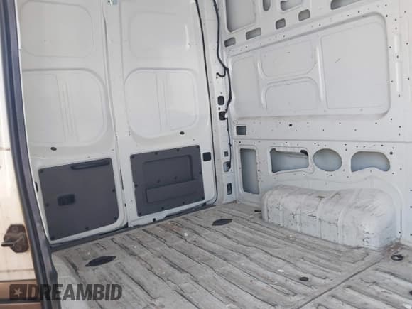 ✅ 2019 Nissan NV Cargo S • VIN: 1N6BF0LY0KN804892 • Lot: 43502360. Wystawiony na IAAI z przebiegiem 143 067 mil. Bezpłatny archiwum sprzedaży aukcyjnych z USA i szczegółowy raport historii pojazdu na DreamBid. Zdjęcie 8.