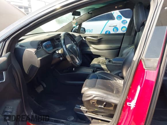 ✅ 2017 Tesla Model X 90D • VIN: 5YJXCAE20HF039268 • Lot: 43229767. Wystawiony na IAAI z przebiegiem 113 186 mil. Bezpłatny archiwum sprzedaży aukcyjnych z USA i szczegółowy raport historii pojazdu na DreamBid. Zdjęcie 5.