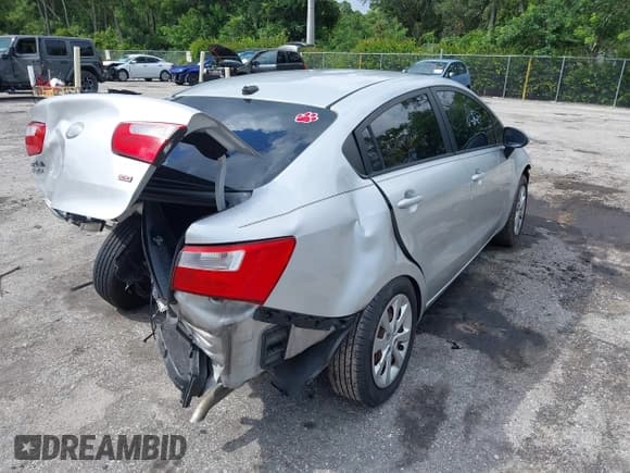 ✅ 2013 Kia Rio LX • VIN: KNADM4A34D6206203 • Lot: 43327198. Wystawiony na IAAI z przebiegiem 88 139 mil. Bezpłatny archiwum sprzedaży aukcyjnych z USA i szczegółowy raport historii pojazdu na DreamBid. Zdjęcie 4.