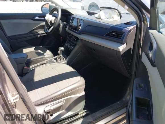 ✅ 2022 Volkswagen Taos SE • VIN: 3VVRX7B25NM037383 • Lot: 43000793. Wystawiony na IAAI z przebiegiem 44 695 mil. Bezpłatny archiwum sprzedaży aukcyjnych z USA i szczegółowy raport historii pojazdu na DreamBid. Zdjęcie 5.