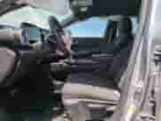 2025 Chevrolet Equinox FWD LT z VIN 3GNAXHEG8SL212551, wystawiony jako Copart lot #57315025 z przebiegiem 7 791 mil mil oraz Czysty tytuł • Clean title. Historia ofert i sprzedaży dostępna na DreamBid. Obrazek 7.