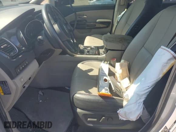 ✅ 2020 Kia Sedona EX • VIN: KNDMC5C11L6589510 • Lot: 65313335. Wystawiony na Copart z przebiegiem 89 696 mil. Bezpłatny archiwum sprzedaży aukcyjnych z USA i szczegółowy raport historii pojazdu na DreamBid. Zdjęcie 7.