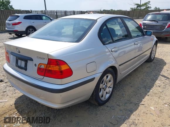 ✅ 2002 BMW 3 Series 325i • VIN: WBAEV33402KL72398 • Lot: 42596344. Listed on IAAI with 90,885 mi. Free auction sales archive from the USA and detailed vehicle history report at DreamBid. Image 4.