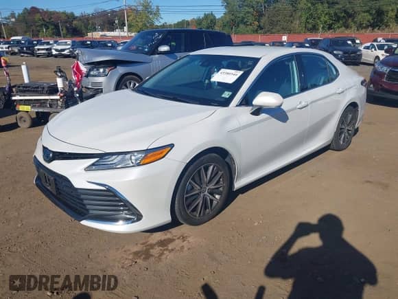 2022 Toyota Camry Hybrid XLE with VIN 4T1F31AK7NU577174, listed as a IAAI auction lot 43380544 with 18,910 mi miles and . Bid and sale history available at DreamBid. Image 6.