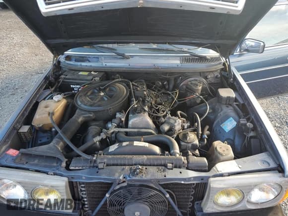 ✅ 1983 Mercedes-Benz 300 D • VIN: WDBAB33A6DB024042 • Лот: 79846584. Опубликован ранее на Copart с пробегом 162 503 миль. Бесплатный доступ к архиву аукционных продаж из США и подробный отчёт об истории автомобиля на DreamBid. Изображение 11.