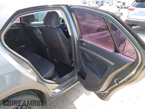 ✅ 2010 Volkswagen Jetta Limited Edition • VIN: 3VWAX7AJ4AM158370 • Lot: 42804927. Listed on IAAI with 129,801 mi. Free auction sales archive from the USA and detailed vehicle history report at DreamBid. Image 8.