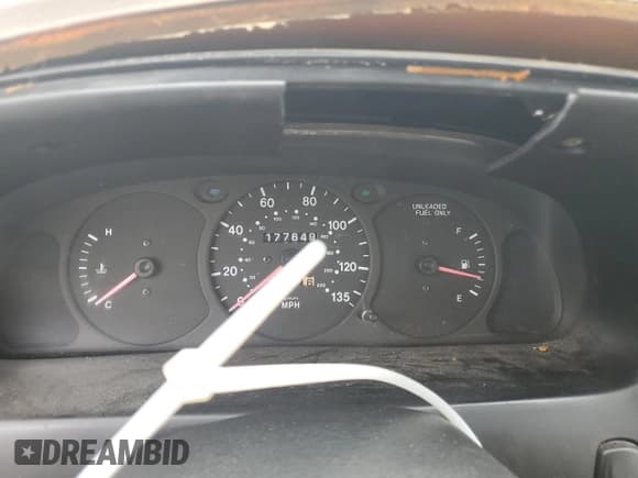 ✅ 2001 Kia Sephia • VIN: KNAFB121615073133 • Lot: 59884435. Wystawiony na Copart z przebiegiem 177 649 mil. Bezpłatny archiwum sprzedaży aukcyjnych z USA i szczegółowy raport historii pojazdu na DreamBid. Zdjęcie 9.